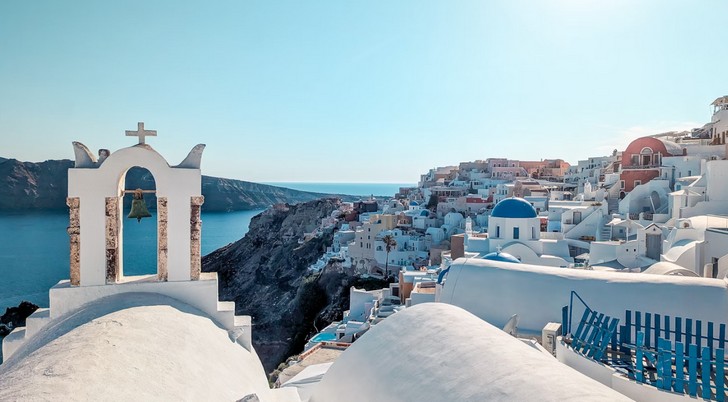 Préparer un séjour à Santorin : les sites incontournables à visiter