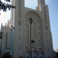 Vooraanzicht van de Cathédrale Sacré-Coeur